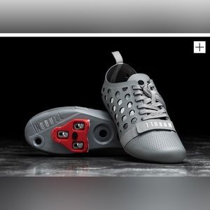 BRAND NEW Nobull click in bike shoes